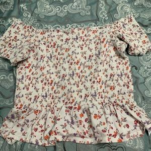 American Eagle off shoulder shirt! 🌸❤️